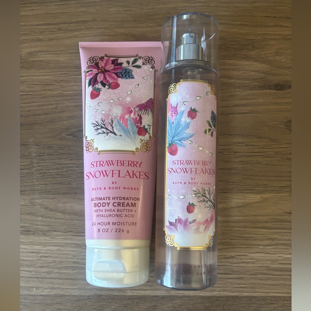 ⭐️⭐️Brand new Bath and Body Works Strawberry Snowflakes ❄️ cream and spray